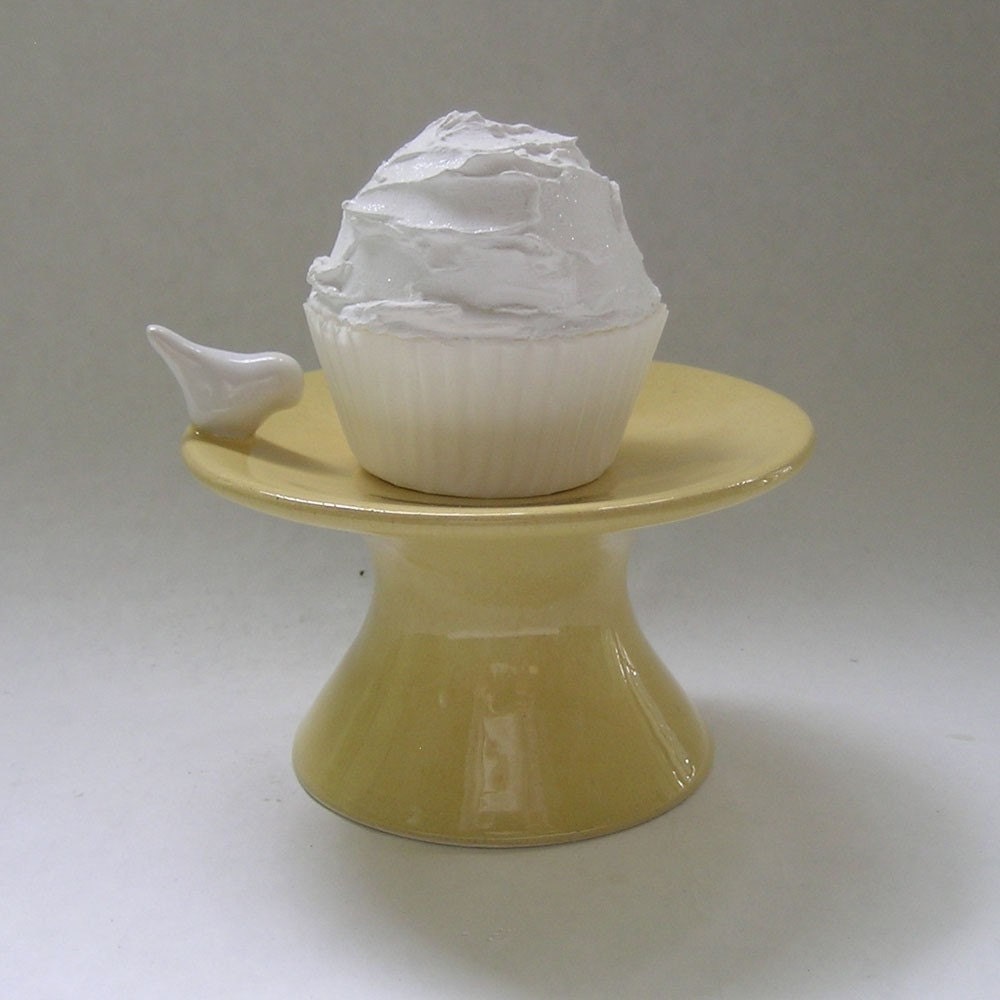 Bird Cupcake Ceramic Stand in Butter Yellow