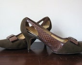 Olive & Snake Shoes Green Suede Faux Snakeskin Bows Vintage Heels / sz 7.5