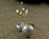 Silver Stud Earrings, Solid Gold Posts Sterling Silver Earrings Minimal Jewelry 5mm Pebble Studs for Sensitive Ears Mixed Metal Earrings