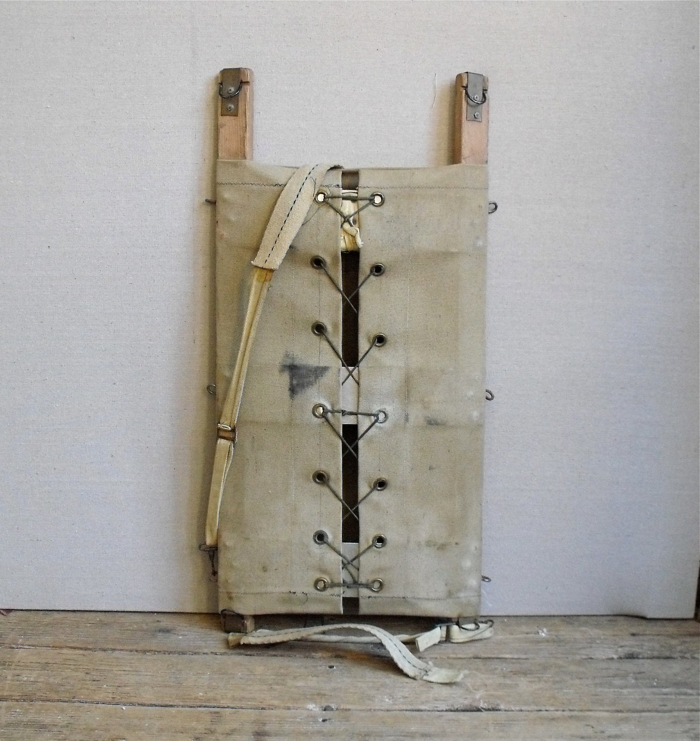 Vintage Back Pack, Canvas Tied Frame : Awesome Memo Board
