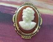 Vintage Costume Cameo Brooch