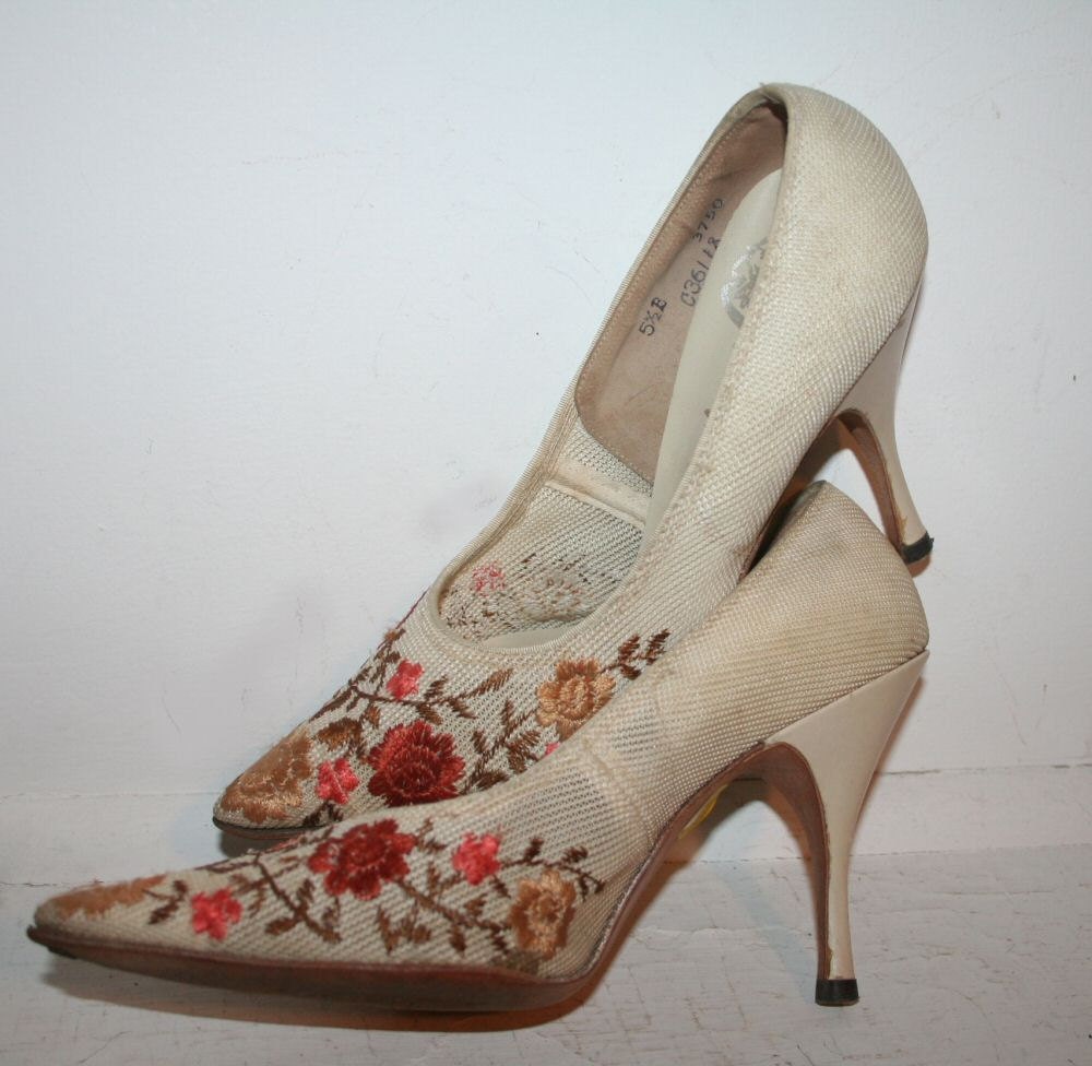 50s Embroidered Stilettos Tan Floral Pumps Heels size 5.5