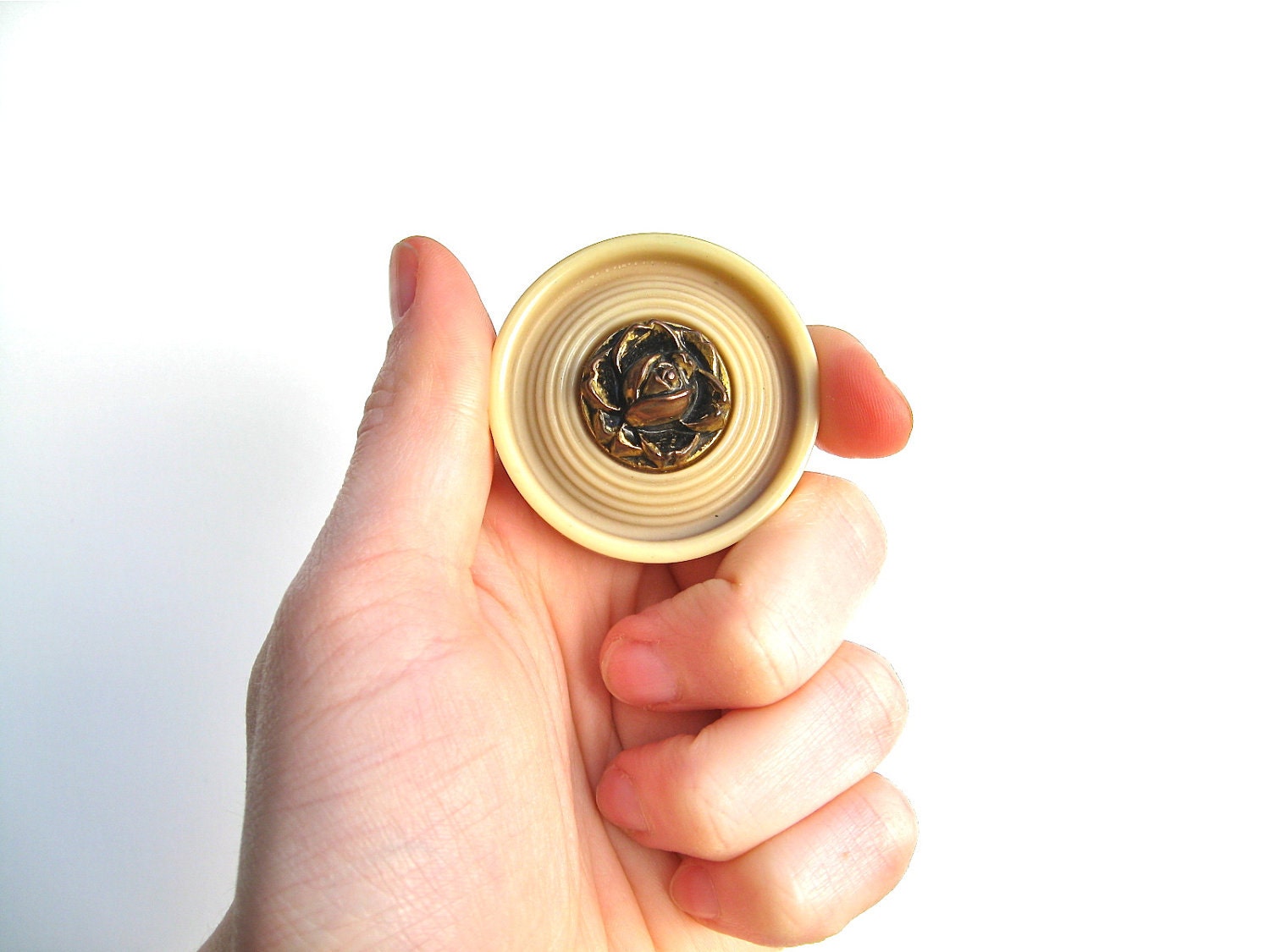 Brooch Pin Creamy Rose Celluloid Vintage Buttons