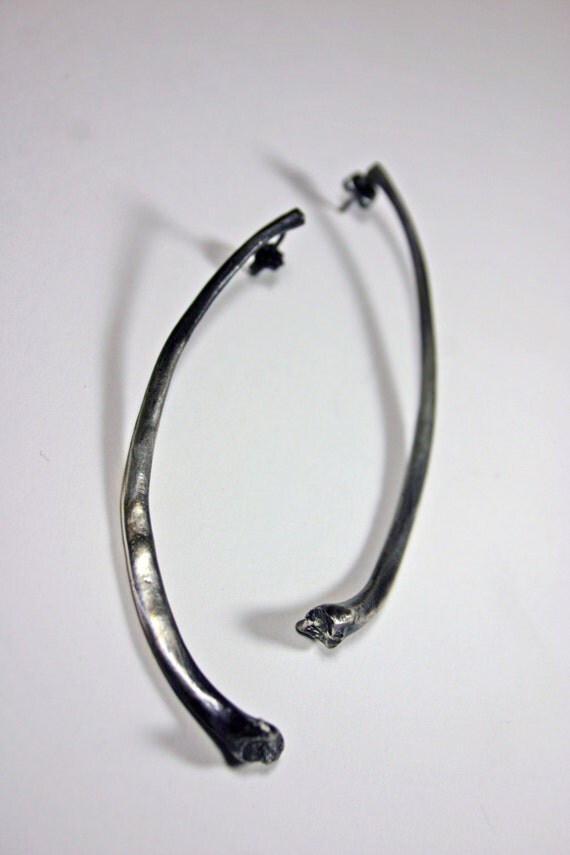 forget me not. snake rib earrings.