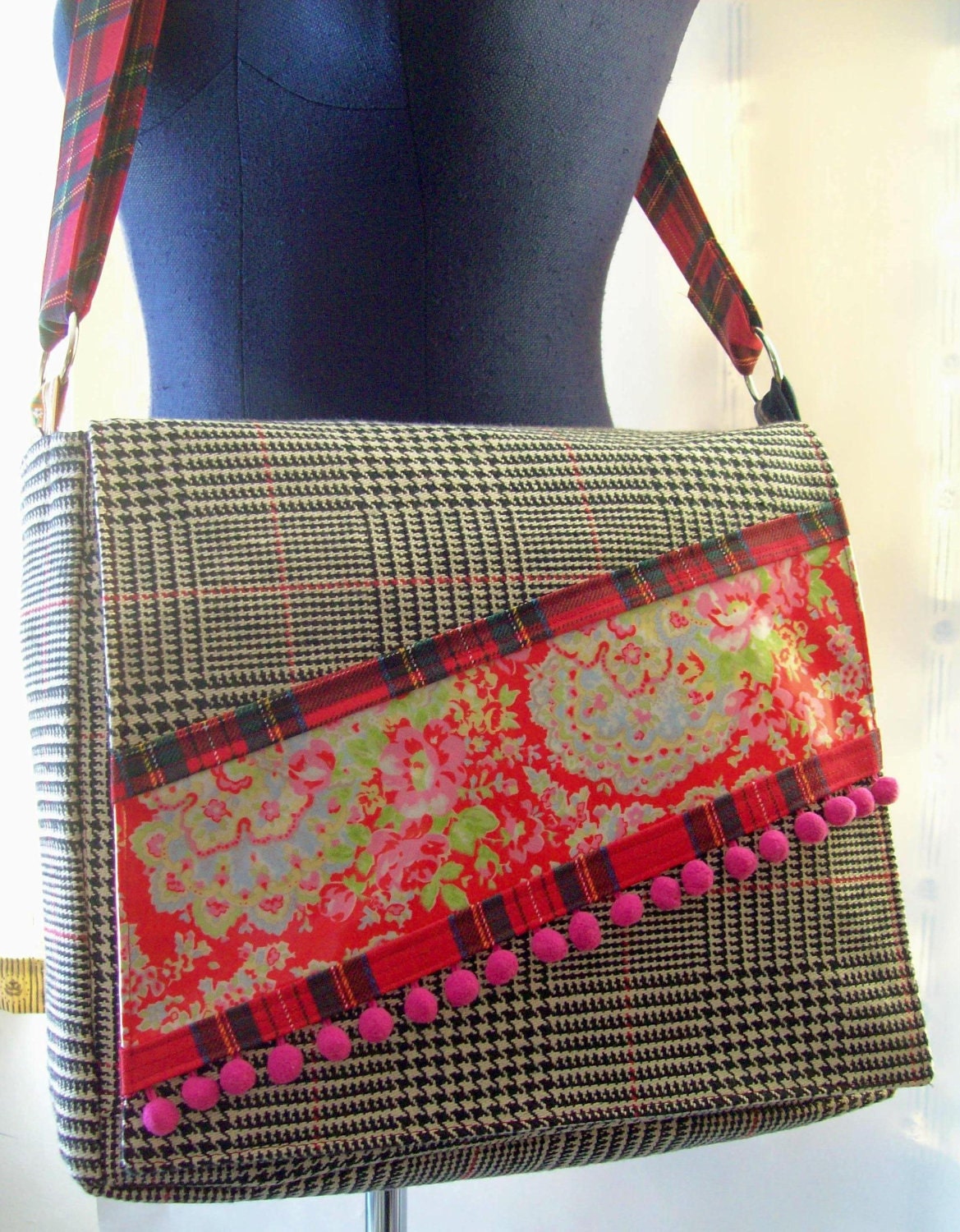 Bag messenger large Houndstooth with adjustable strap and plenty of pockets