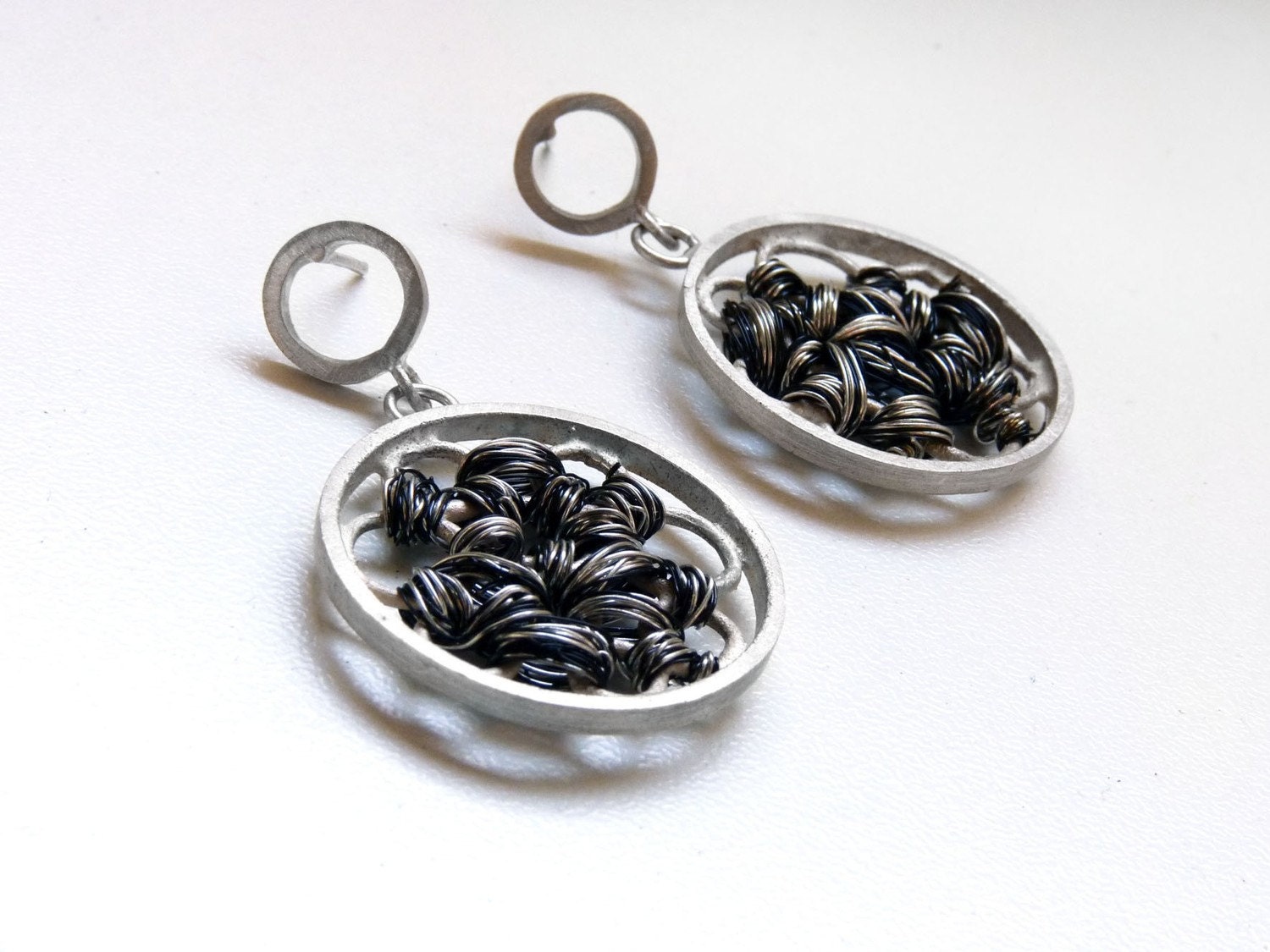 Entanglements Black  - Sterling silver and copper wire - Super lightweight - Wire wrapping - Tangle earrings