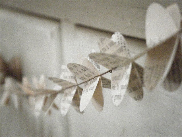 A 3D Study in French/Spanish/Italian/Russian- Spheres Paper Garland