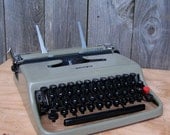 1950 Olivetti Lettera 22 Typewriter - German Character Layout
