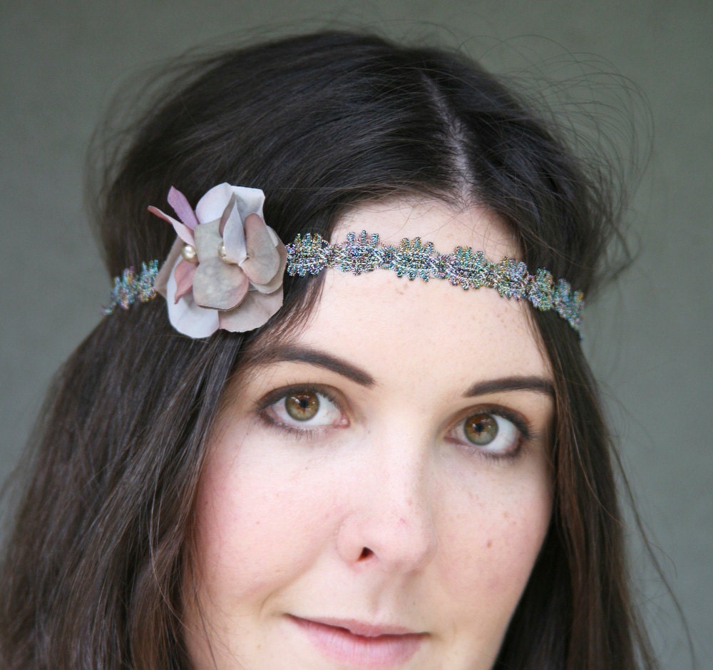 Elastic headband with flowers and pearls
