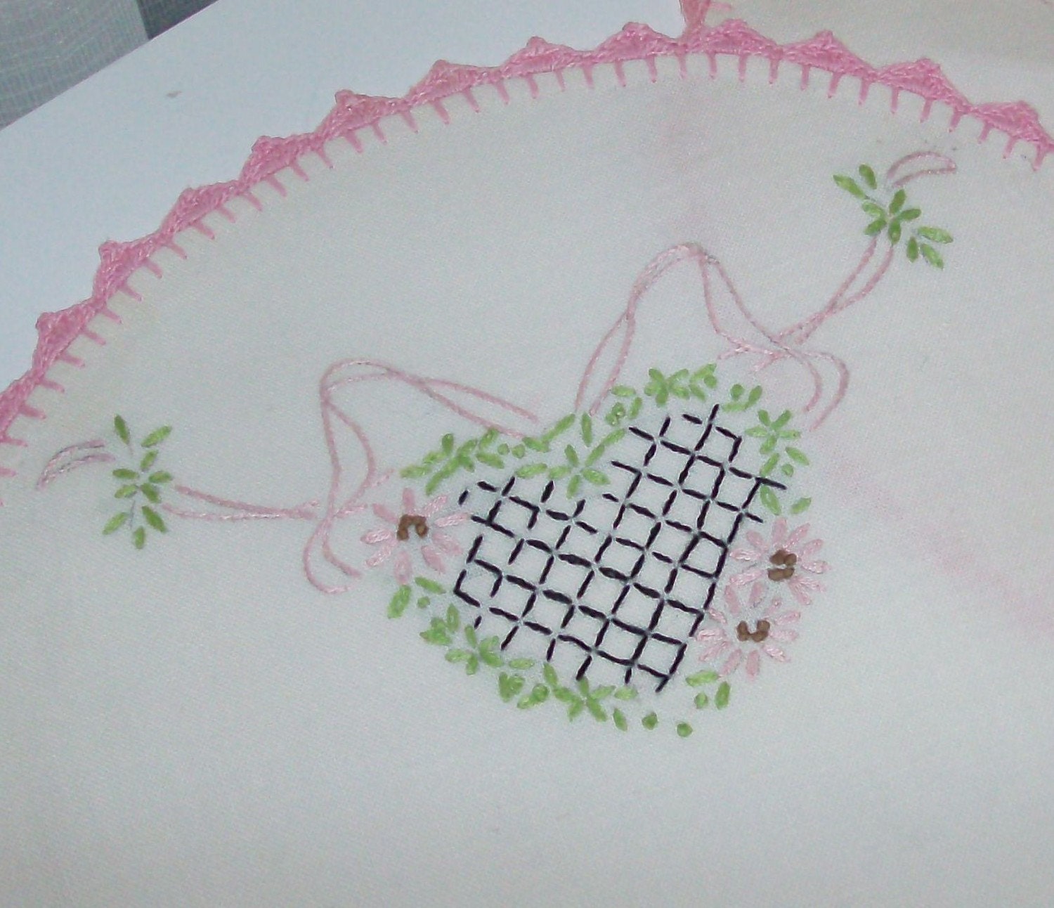 2 Pink Flower Heart Round Dresser Doilies