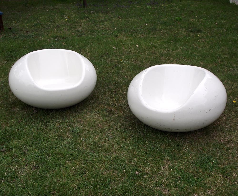 Eero Aarnio Pastil Chairs. 1968. Set of 2. Floating Fiberglass Chairs. Mid Century Modern Indoor Outdoor Furniture
