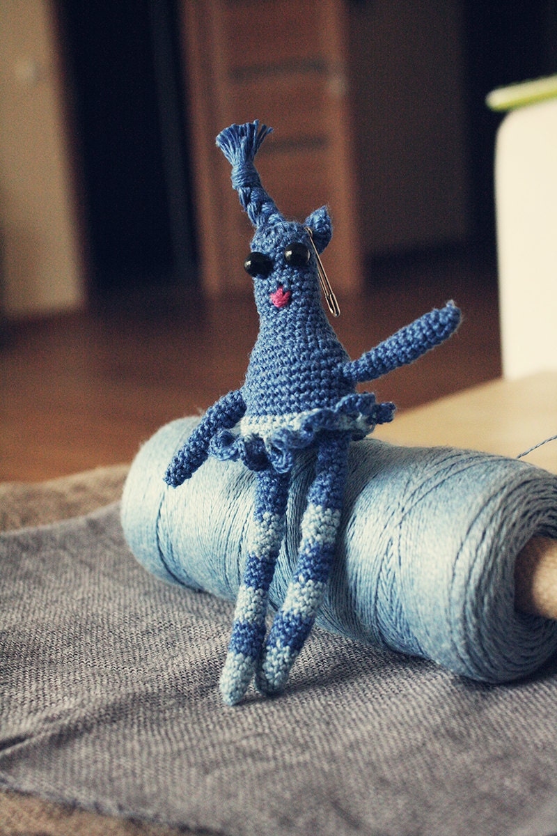 Zydre" Crocheted blue linen doll - brooch - necklace