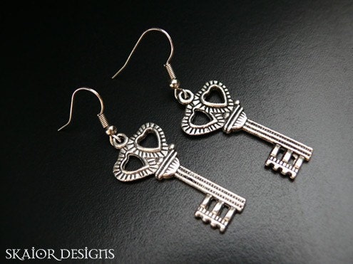 SALE Gothic Skeleton Key Earrings, Steampunk, Victorian, Edwardian, Fantasy, Bridal, Wedding, Rockabilly, Unisex Jewellery