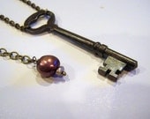 Antique Heart-shaped Key Necklace with Pearl