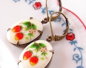 Retro Strawberry Earrings Vintage Milk Glass Cabochons Red Les Fraises