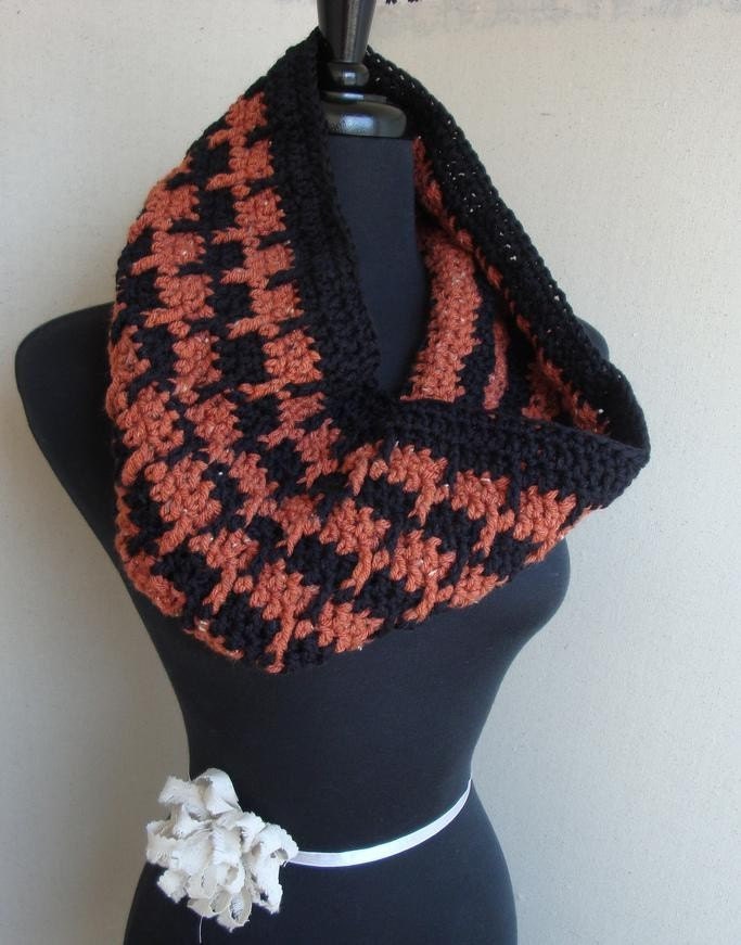 Hounds-tooth Cowl - black, rust