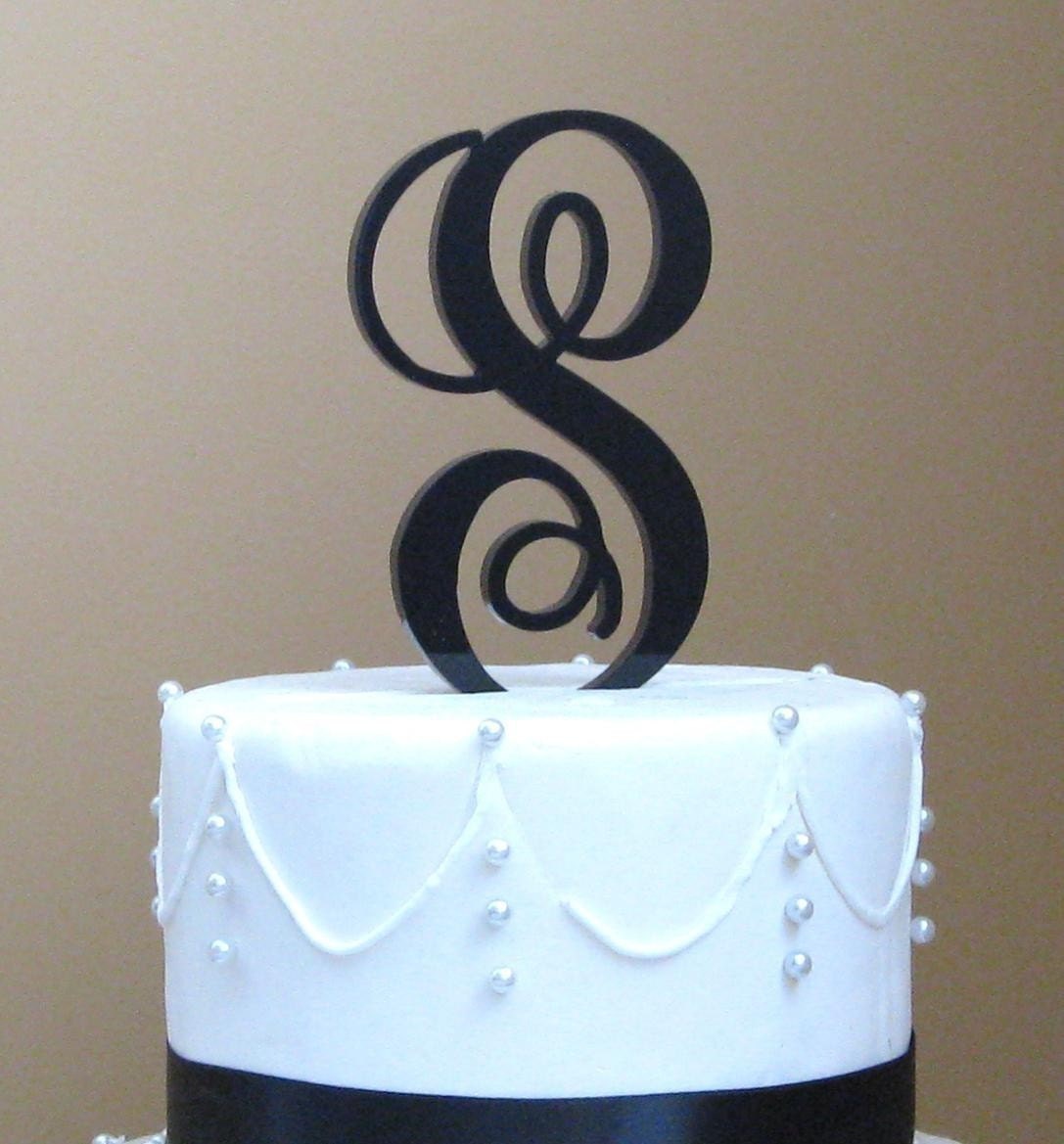 Interlocking Monogram Cake Topper
