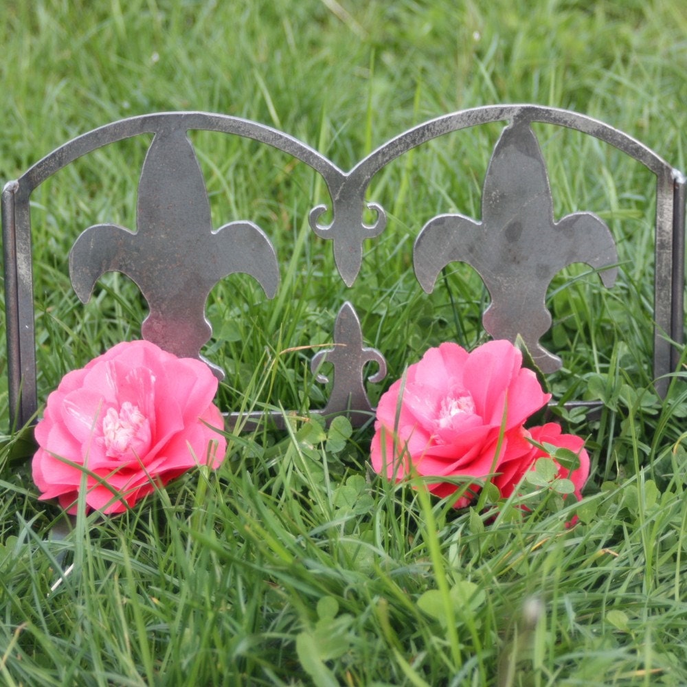 Fleur De Lis Flower Bed Border Metal Art Rustic Iron Set of Three