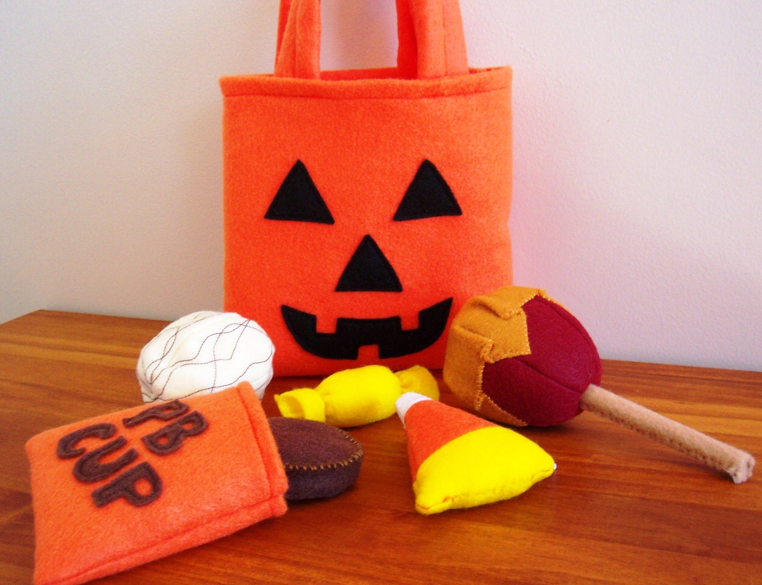 Felt Food Halloween Candy Eco friendly Pretend Play Food for Childrens Toy Kitchen with Pumpkin Treat Bag - Sustainable Bamboo Fiber