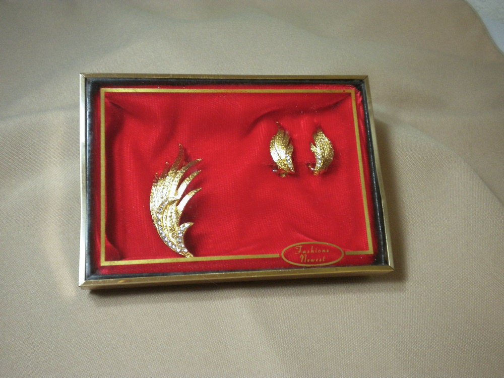 Vintage Rhinestone Brooch and Earring Set in Box