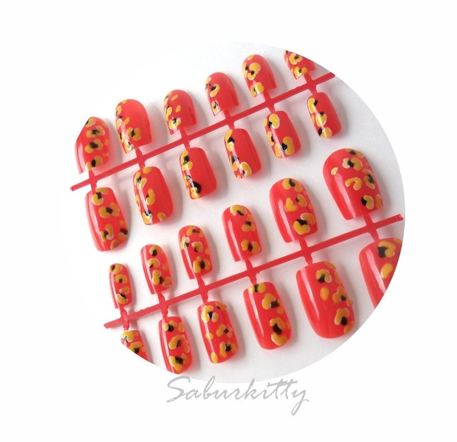 Neon Cheetah Black Red Yellow Nail Art cat hand painted fake artificial animal print fall design Germany nails