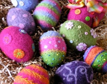 PATTERN-BOOKLET. A Knit & Felt Wool Eggs Pattern