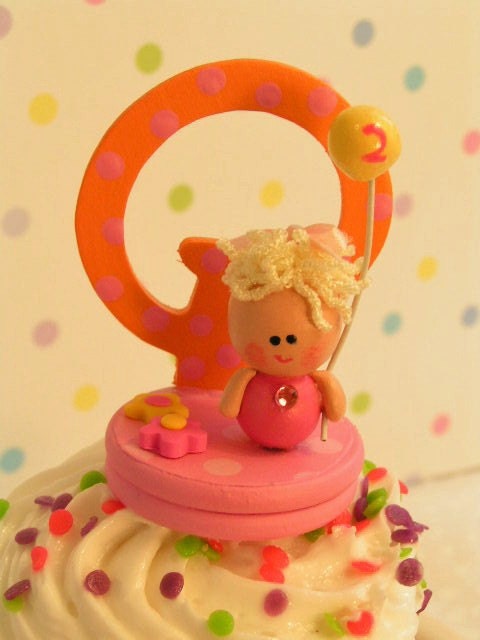 A Sweetiepiecaketopper Cupcake