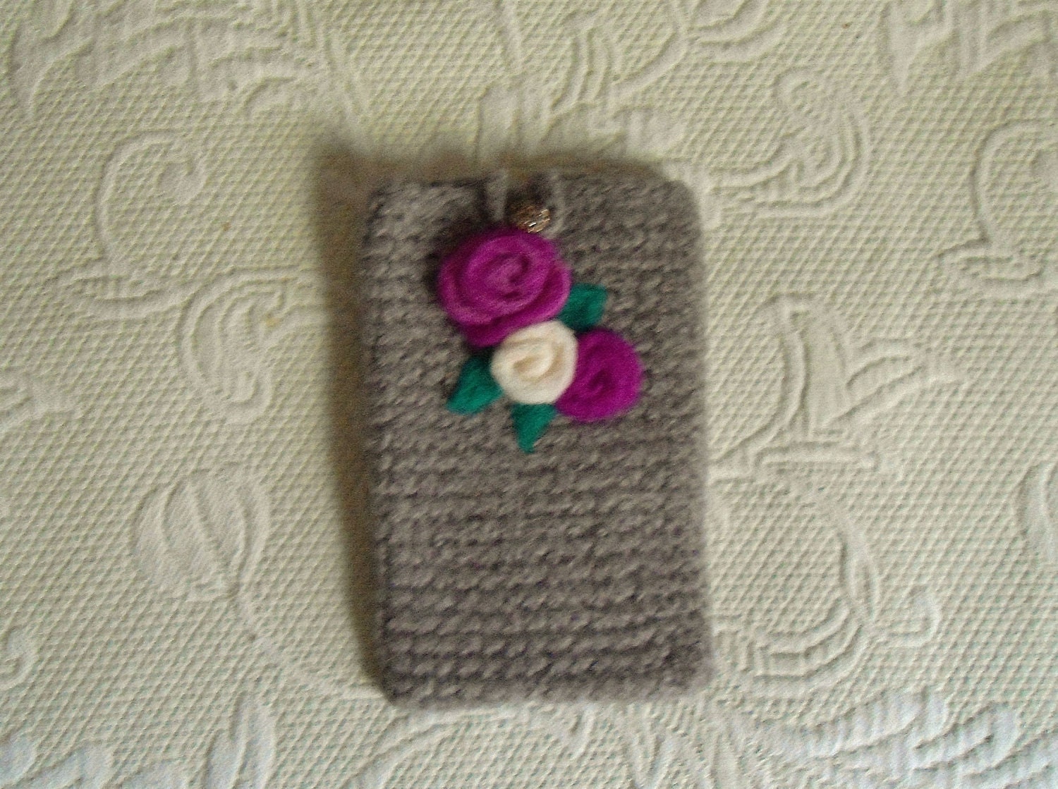I-phone/Smartphone case felted eco friendlywith needle felt flowers