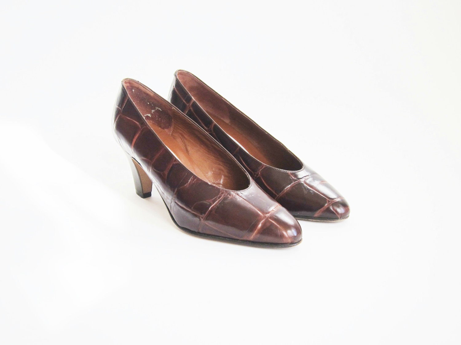 Saks Fifth Avenue Heels . Embossed Leather . 1980s