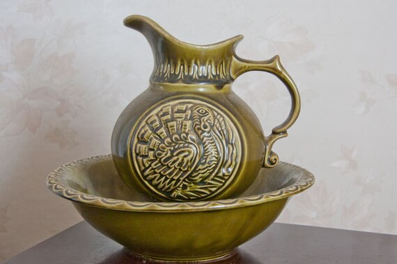 Mccoy Pitcher and Bowl Large, Turkey , Avocado green with Bird pitcher basin Made in USA Folk Art