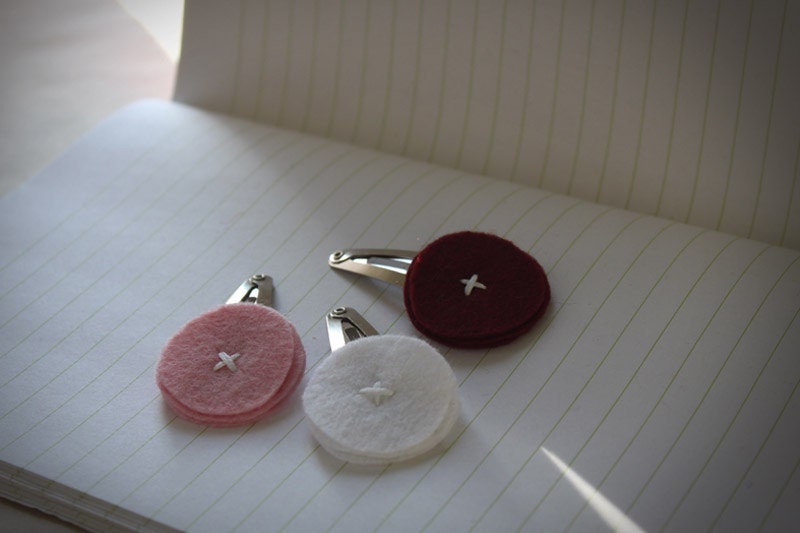 Hair clip set - Gumdrop Trio in White, Garnet and Pink. Geometric trio . little girls hair clips . simple felt hair clips .