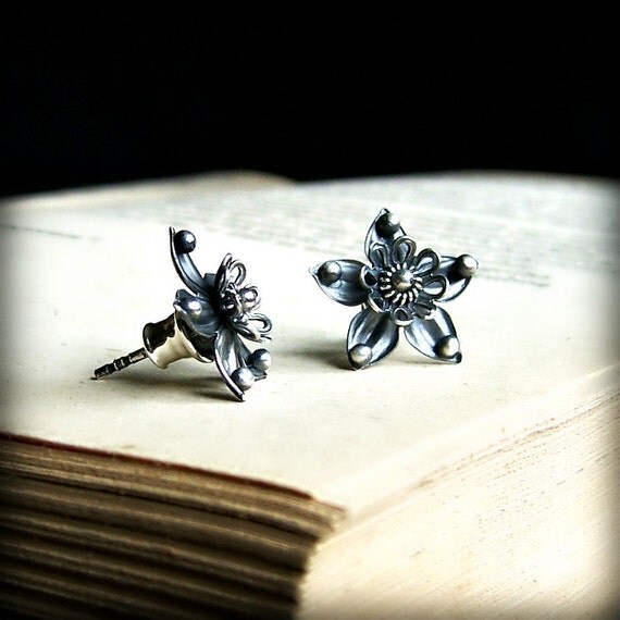 Flower stud earring, sterling silver flower earrings, flower earring stud, oxidized earrings, post earring, sterling silver earrings