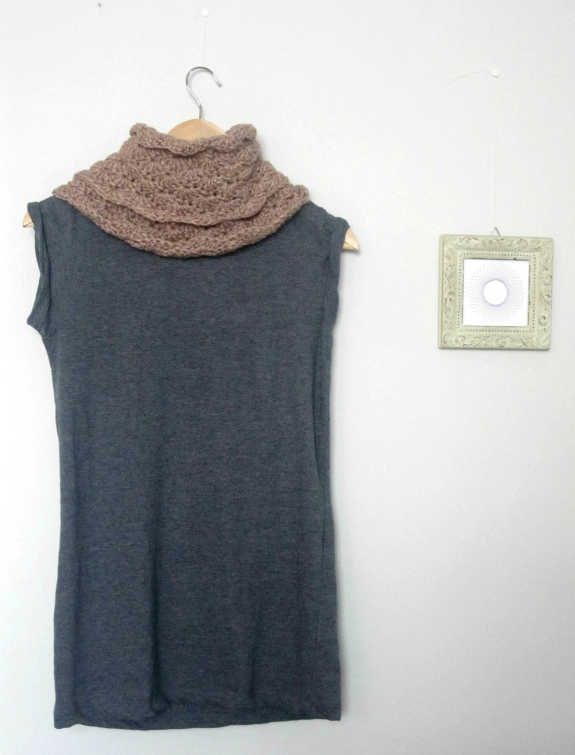 Crochet shell stitch infinity scarf, loop scarf, cowl in oatmeal. - sidirom