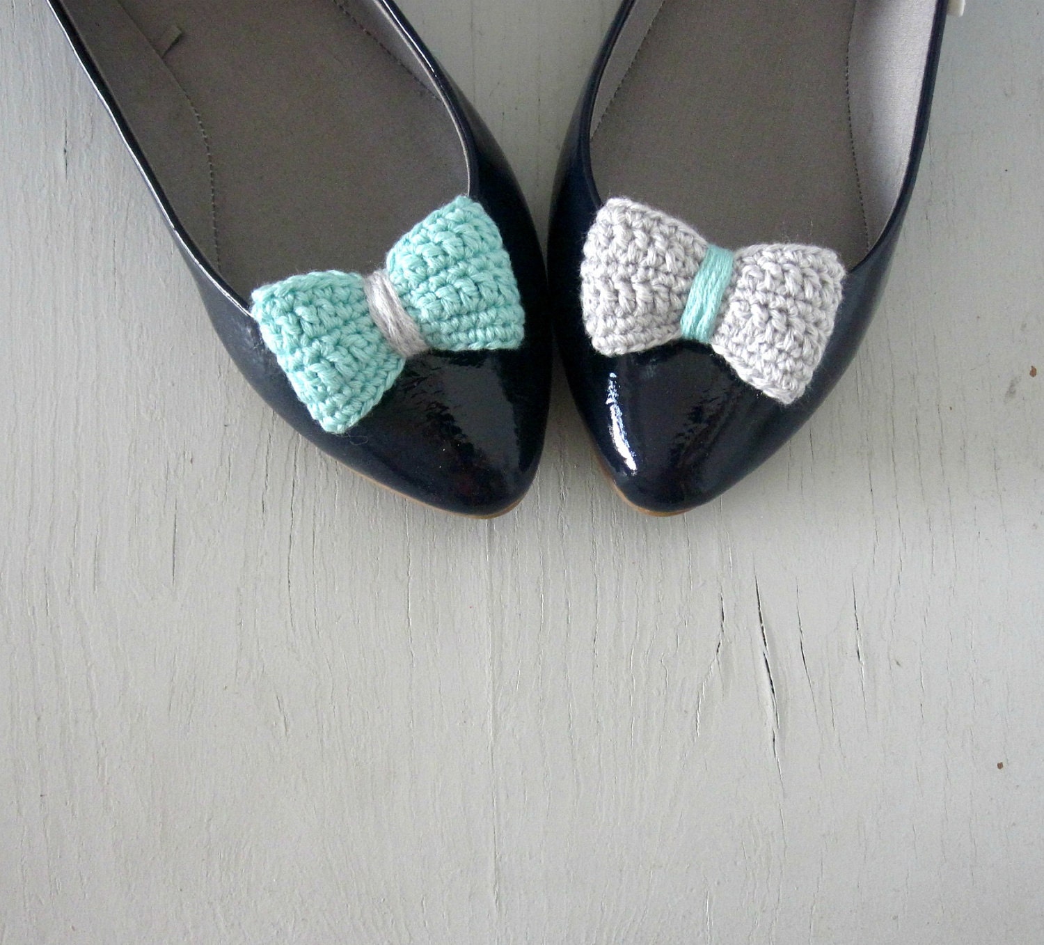 Opposites attract. Crochet bow shoe clips. Mint and grey.