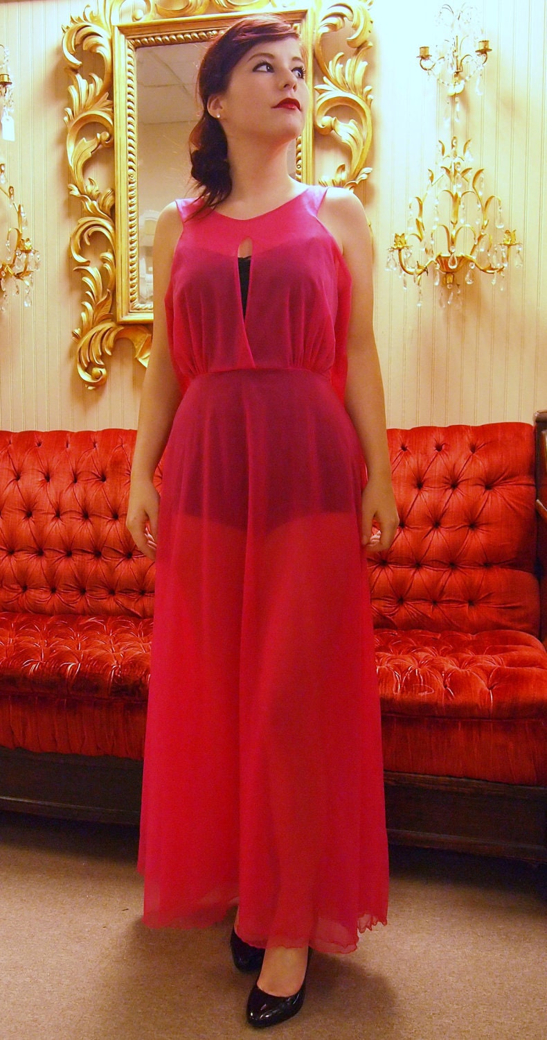 SUPER RARE Vintage Intime HOT Raspberry Pink 2 piece Peignoir Set with Ridiculously Huge Sweep and Flow Gown and Robe