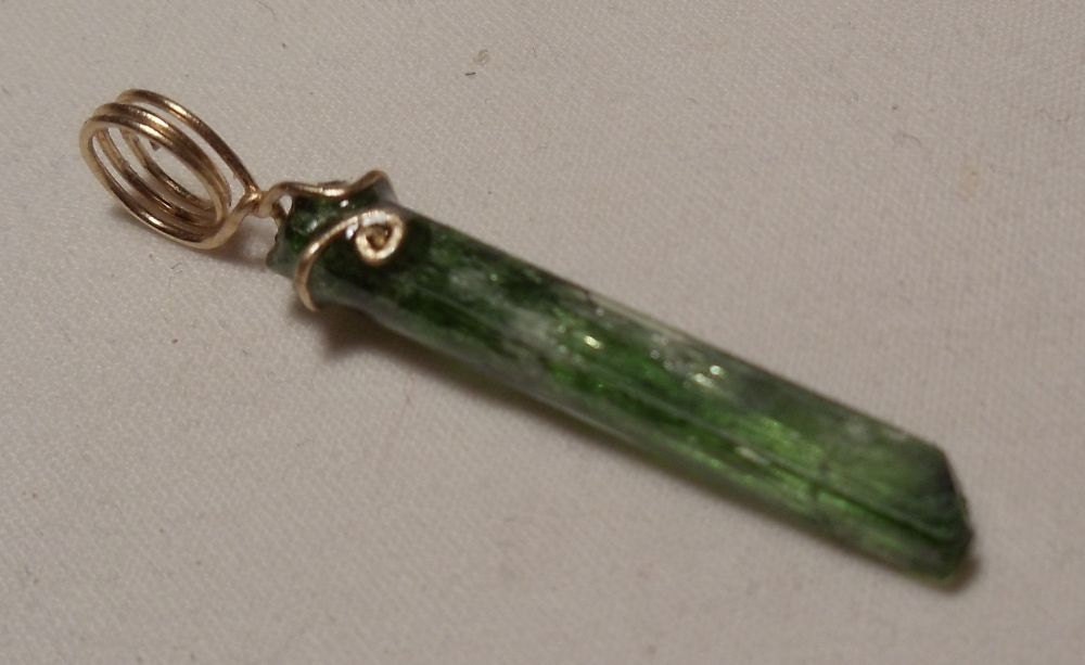 Chrome Diopside Crystal Pendant (3.8 ct.) in 14k Yellow Gold