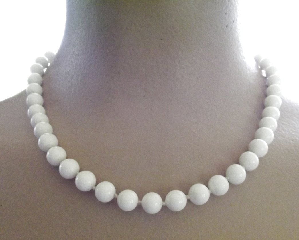 Vintage 60s MONET White Glass Bead Necklace Pearl Choker Signature 50s MADMEN