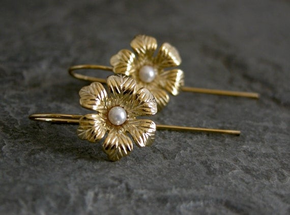 Gold filigree floral earrings with pearl,Bridal earrings, vintage earrings, Gold Wedding earrings, bridesmaid gift, fashion, Israel