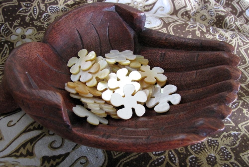 Bali Shell Flower 25mm Scrapbook Embellishments 6pcs