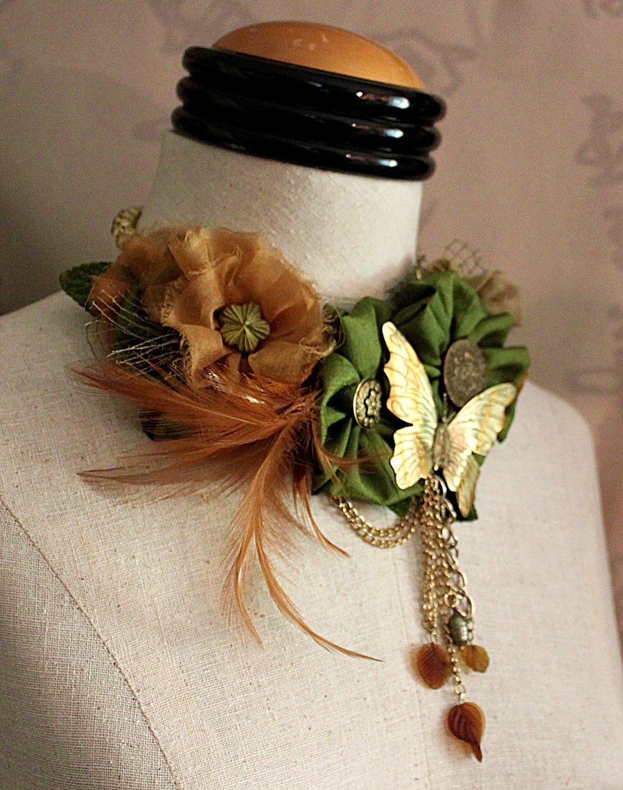 INDIAN SUMMER Statement Bib Necklace Neckpiece in Green Gold Caramel