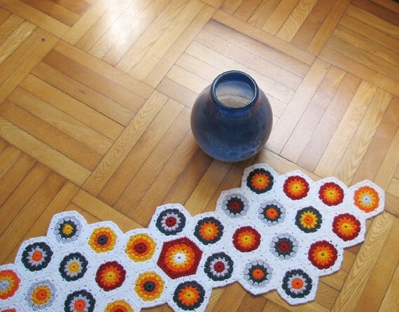 Granny centerpiece 70's northern europe design inspired hexagon - Wool - Bright colors geometric- White Yellow Orange Burgundy Grey