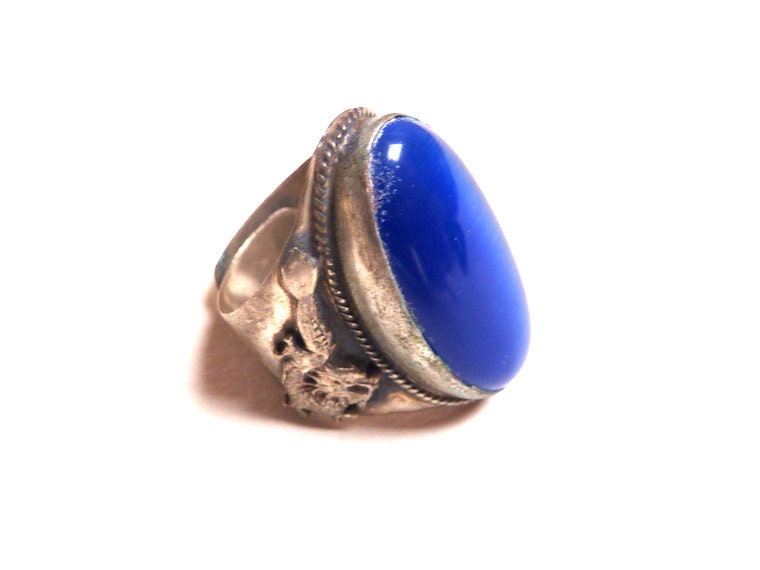 Vintage 1970s Tibetian  Dragon Cobolt Blue Stone Ring