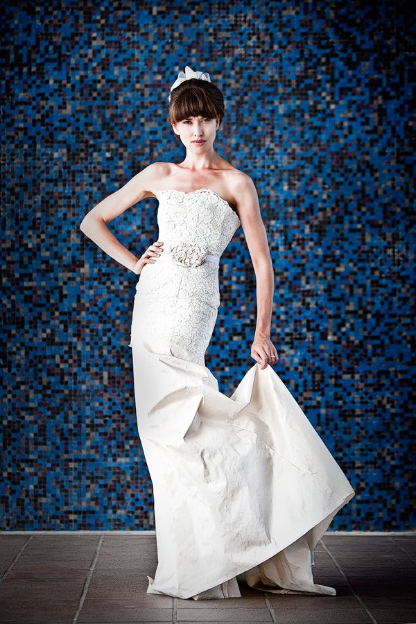 SAMPLE SALE: Lace Wedding Dress Eco Friendly Slim Mermaid Strapless Sweetheart Corset back Custom Made Plus Size