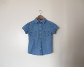 90s grunge denim shirt short sleeve stonewash button down blue jean denim cropped gap XS