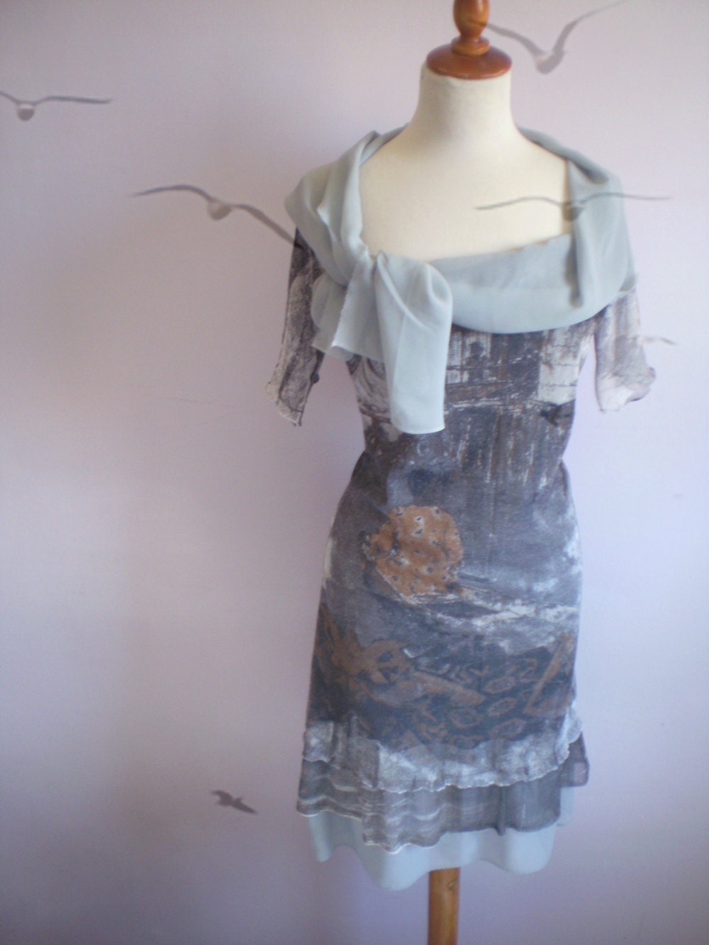 gray summer dres with love story in front