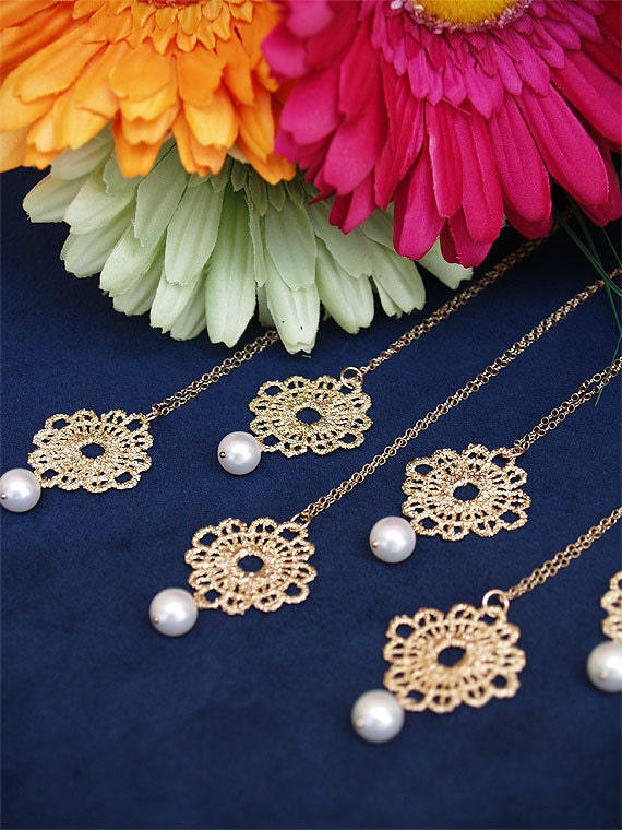 Vintage Style Lace and Pearl Bridesmaid Necklace Set - Swarovski Pearl Necklace on Gold Filled Chain - Set of 4 - Bridesmaids Set