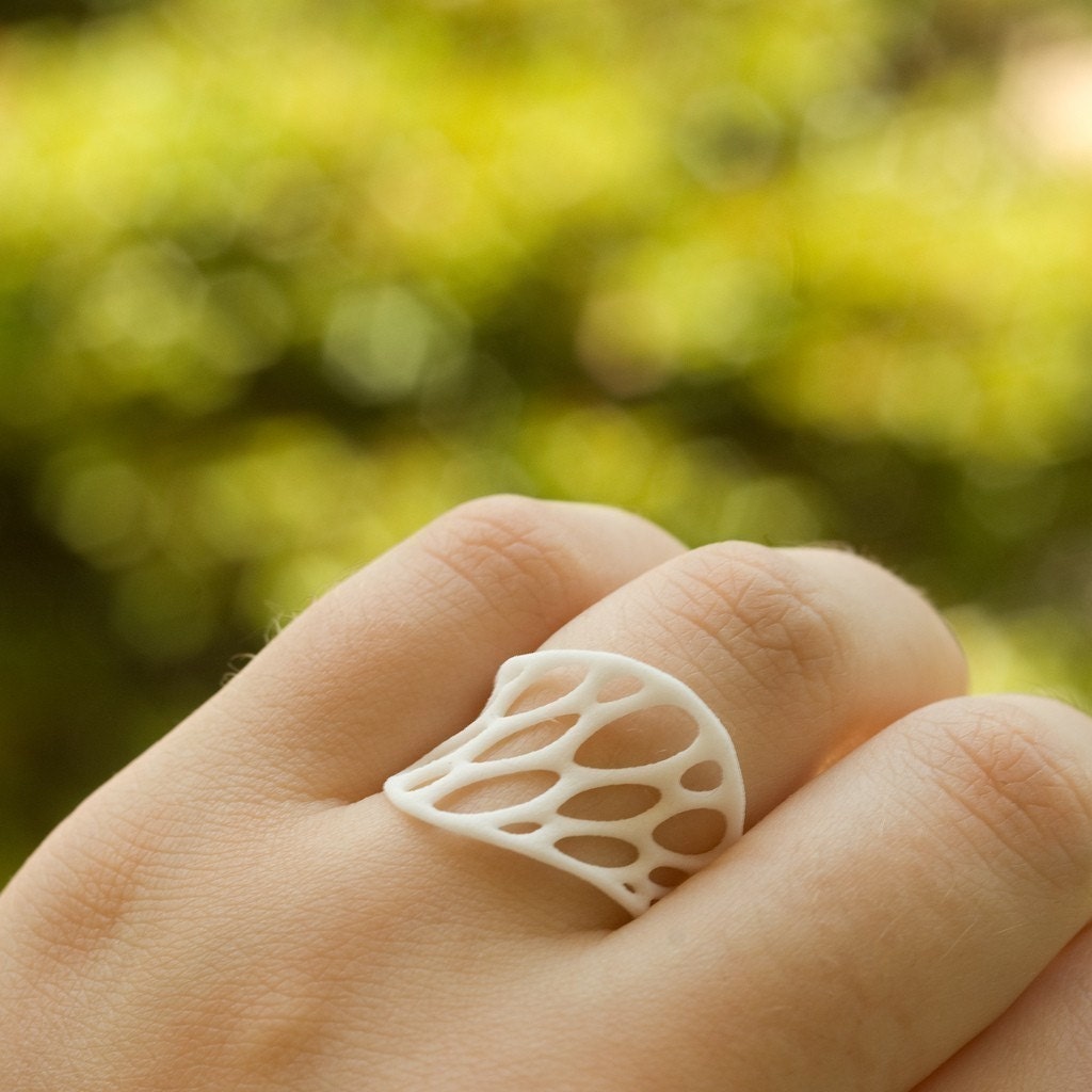 SALE 50% off 1-layer twist ring sz 5- white 3d-printed nylon plastic ring
