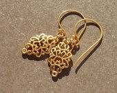 Arabesque golden dangle earrings