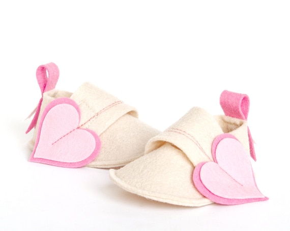 Baby girls shoes white & pink hearts, newborns booties, shower gift crib shoes