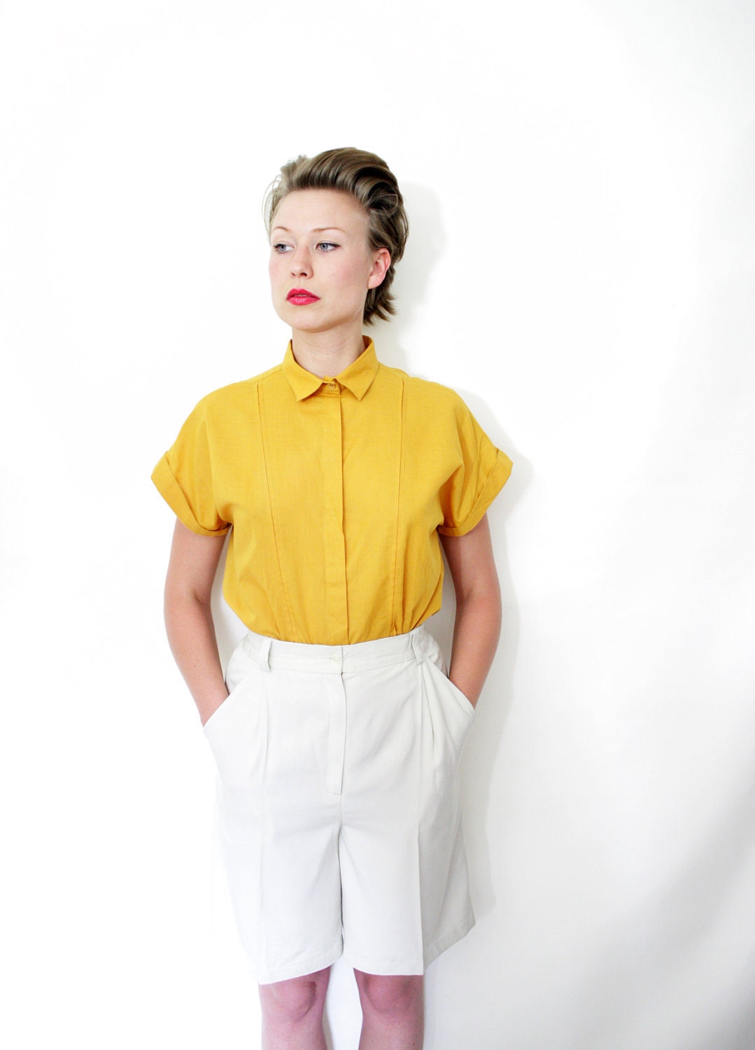 Vintage shorts / creme high waist preppy pleat shorts / size S